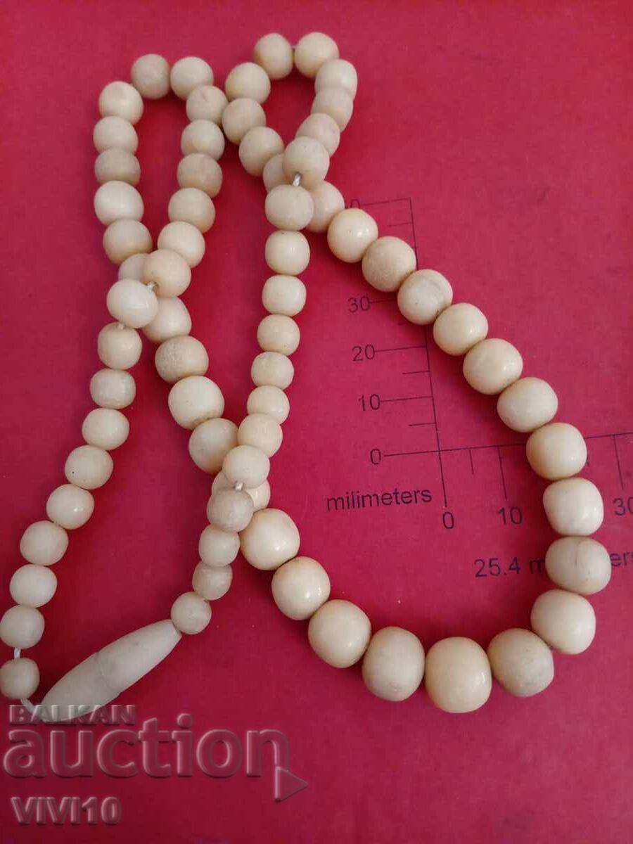 Αρχαίο κολιέ από κόκαλο