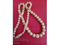 Αρχαίο κολιέ από κόκαλο