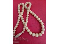 Αρχαίο κολιέ από κόκαλο