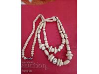 Αρχαίο κολιέ από κόκαλο