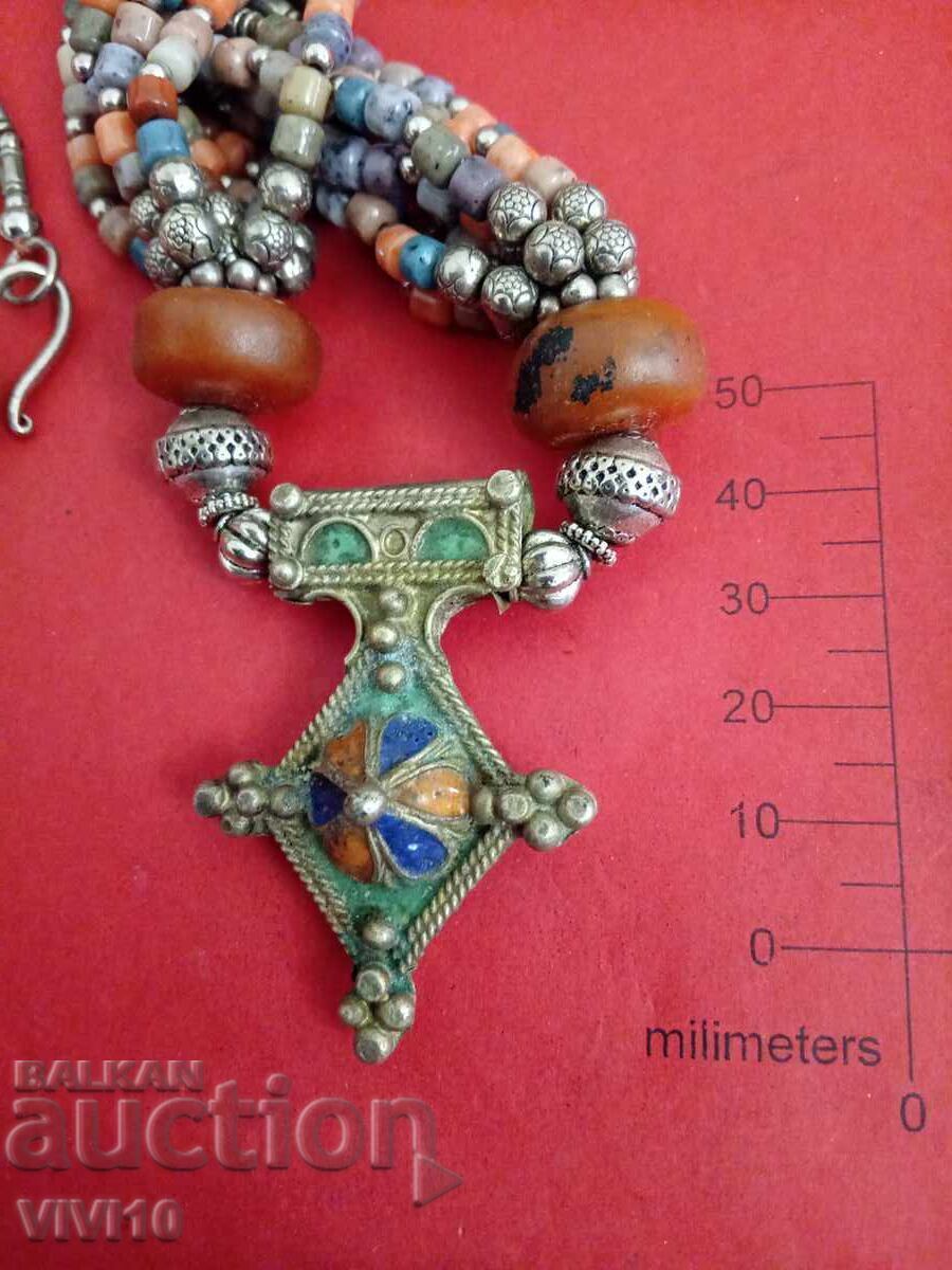 Аукцион Старинно колие с емаил и кехлибар