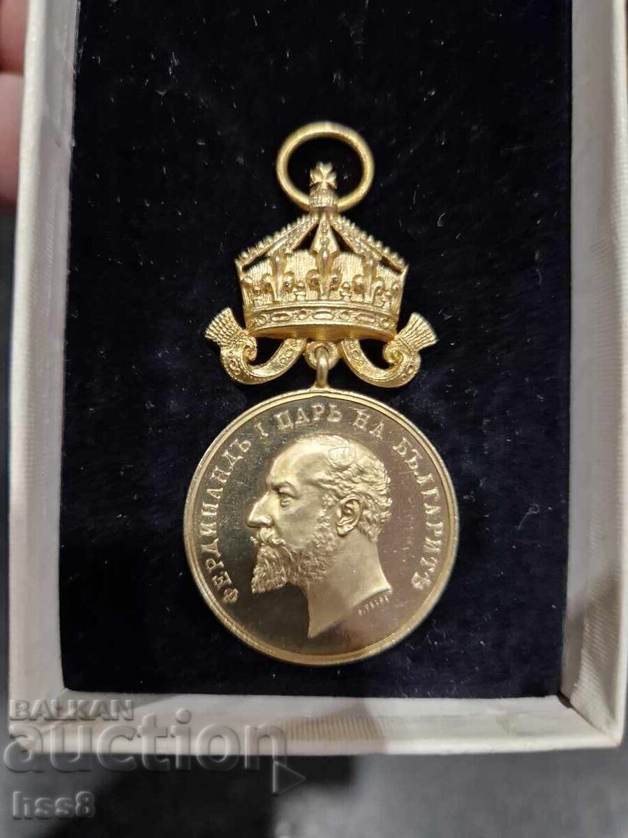 Gold Medal Encouraging Philanthropy Gold Medal Encouraging Philanthropy