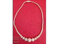 Αρχαίο κολιέ από κόκαλο