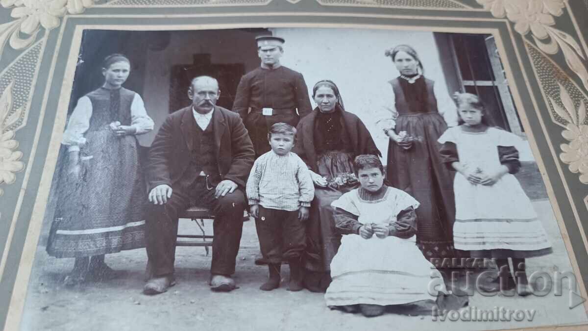 Φωτογραφία Ολόκληρη η οικογένεια Carton με τιμή 12.65 BGN | € 6.47