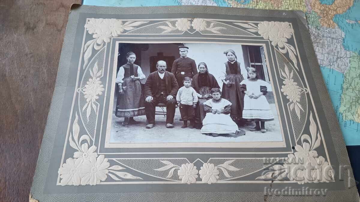 Φωτογραφία Ολόκληρη η οικογένεια Carton