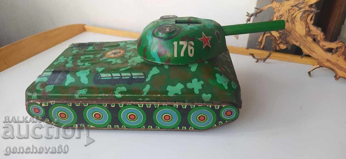 Ρωσικό ρετρό τανκ παιχνίδι από λαμαρίνα
