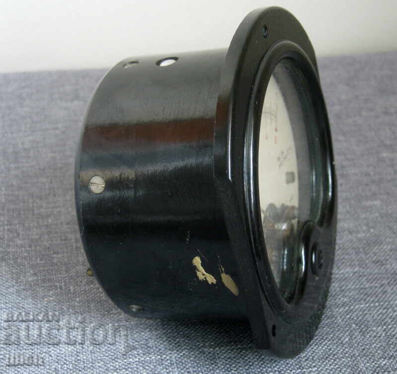 Vechi aparat de tir, voltmetru de laborator din bachelită cu preț 30.00 BGN | € 15.34