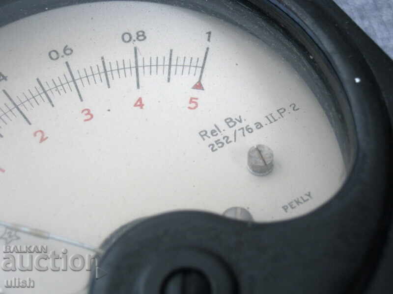 Livrarea Vechi aparat de tir, voltmetru de laborator din bachelită