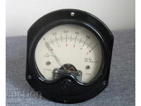 Vechi aparat de tir, voltmetru de laborator din bachelită