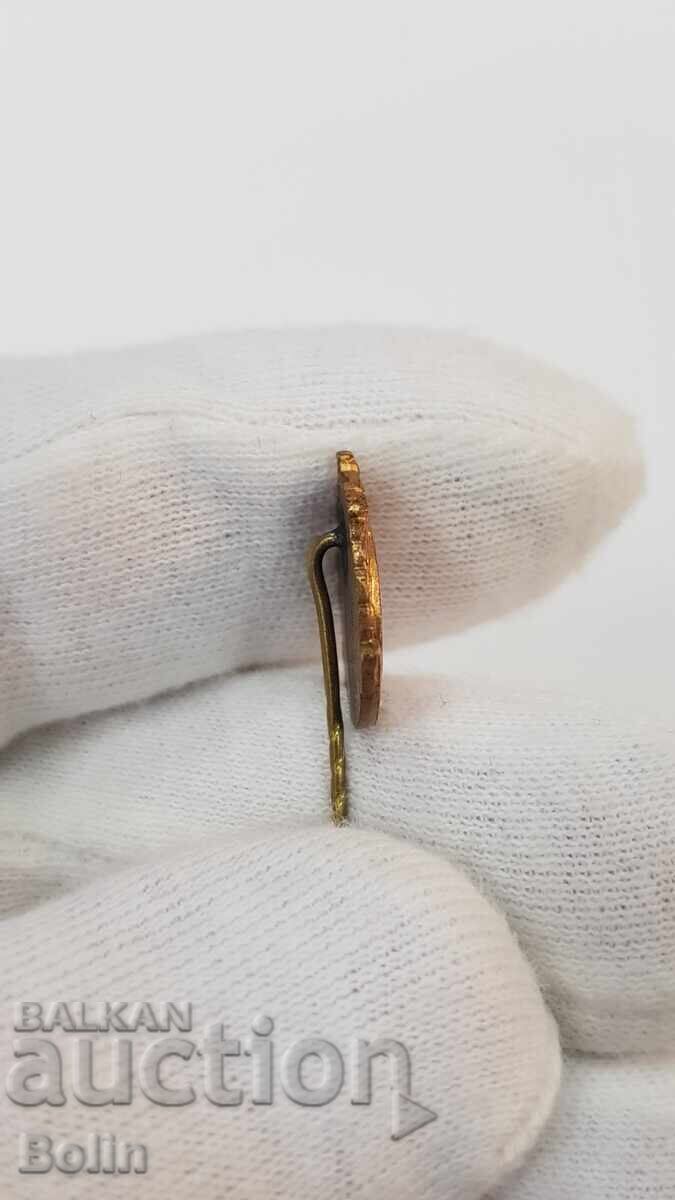 Auction Royal Sign, Badge I Serve Red Cross Auction Royal Sign, Badge I Serve Red Cross