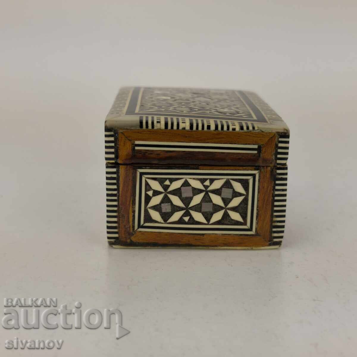 Παλιό ξύλινο κουτί κοσμημάτων με μαργαριτάρι ένθετο #5971 με τιμή 19.99 BGN | € 10.22