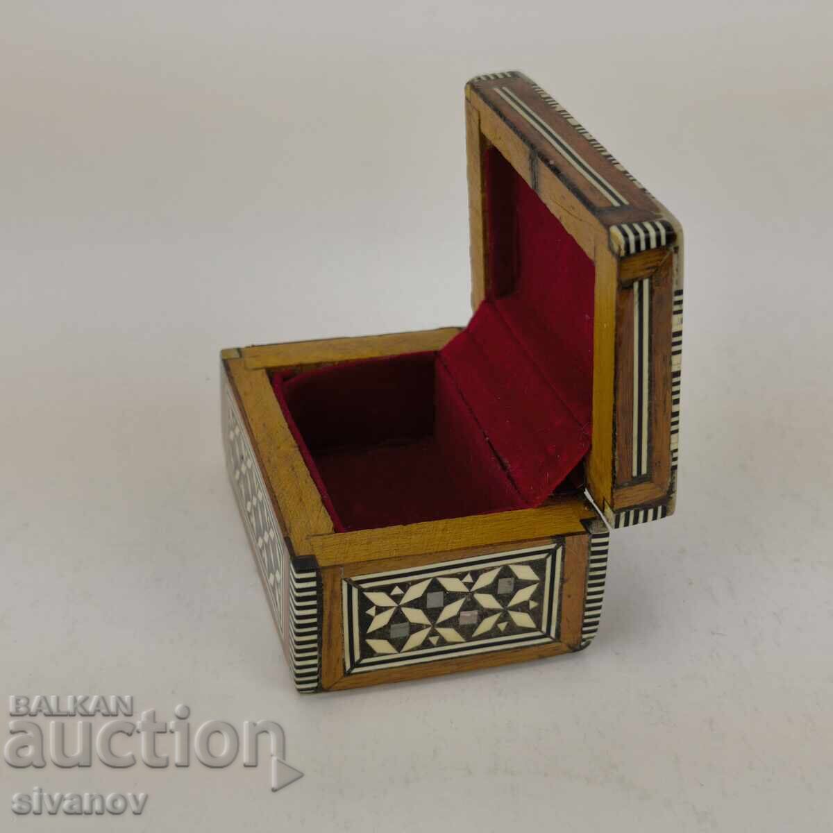 Παράδοση Παλιό ξύλινο κουτί κοσμημάτων με μαργαριτάρι ένθετο #5971