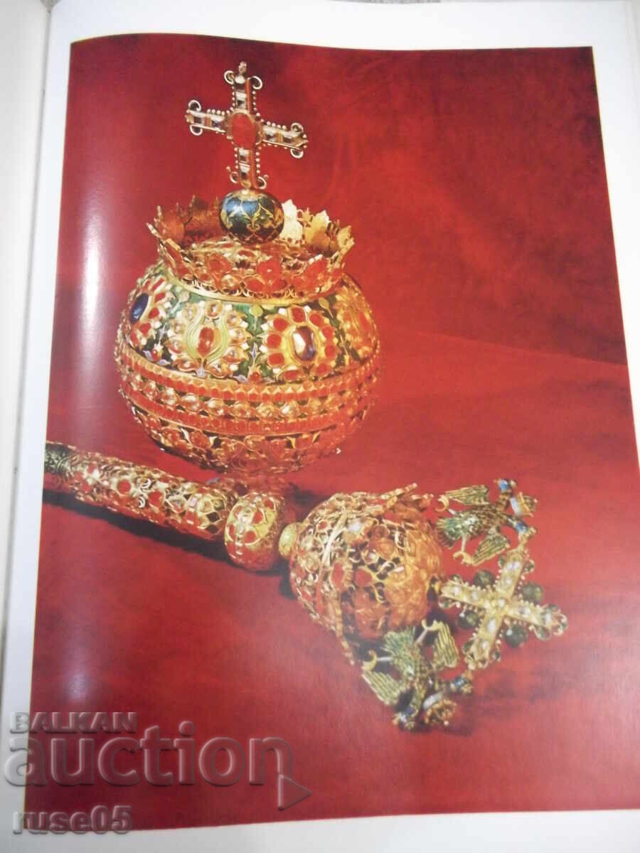 Book "Moscow. Notable Works from Eleven Museums" - 208 pages - 6