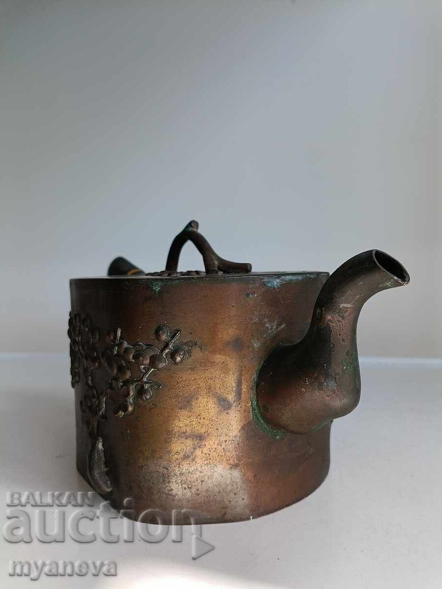 Αντίκα, μπρούτζινο, αγγλικό τσαγιέρα, ABC σε στυλ Art Nouveau με τιμή 60.00 BGN | € 30.68 Αντίκα, μπρούτζινο, αγγλικό τσαγιέρα, ABC σε στυλ Art Nouveau με τιμή 60.00 BGN | € 30.68