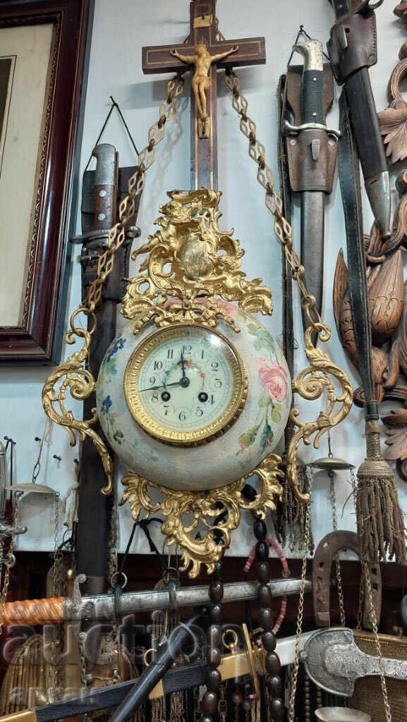 Ceas de perete - sfârșitul secolului al XIX-lea, bronz, aurire, porțelan cu preț 1500.00 BGN | € 766.94