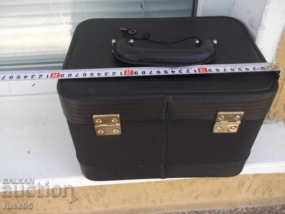 Δημοπρασία Τσάντα γυναικεία τύπου βαλιτσάκι