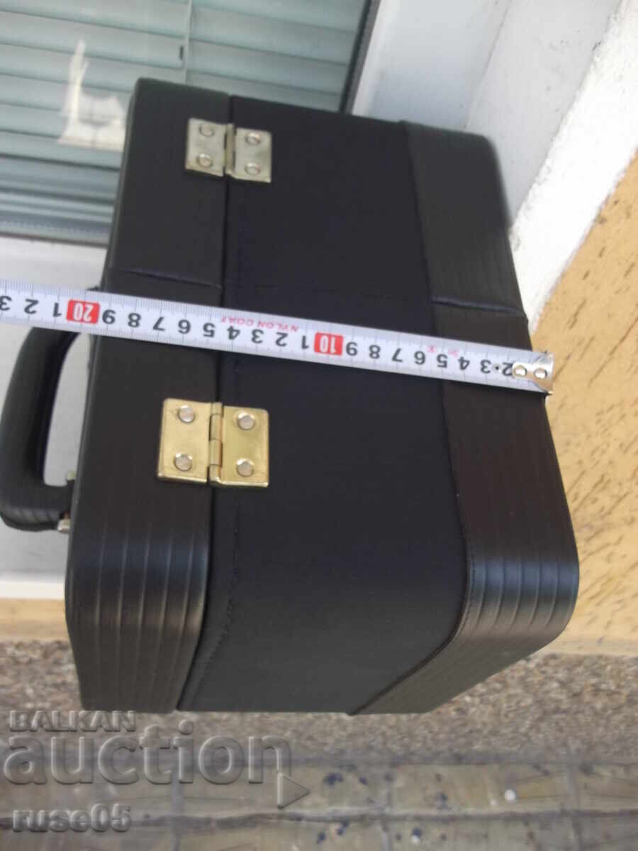 Παράδοση Τσάντα γυναικεία τύπου βαλιτσάκι