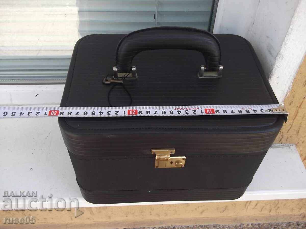 Τσάντα γυναικεία τύπου βαλιτσάκι