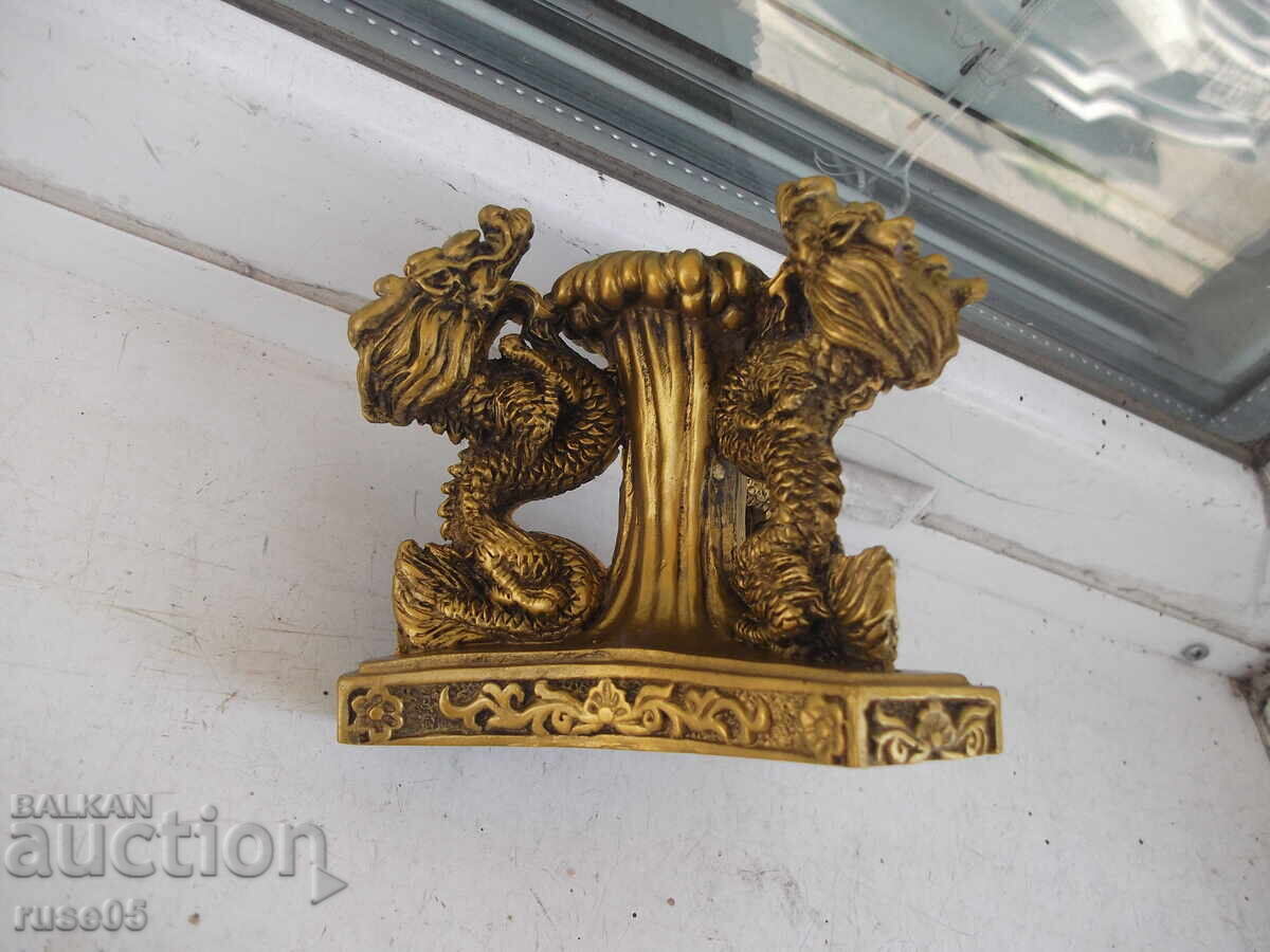 Δημοπρασία Κηροπήγιο για ένα κερί με τρεις δράκους Δημοπρασία Κηροπήγιο για ένα κερί με τρεις δράκους