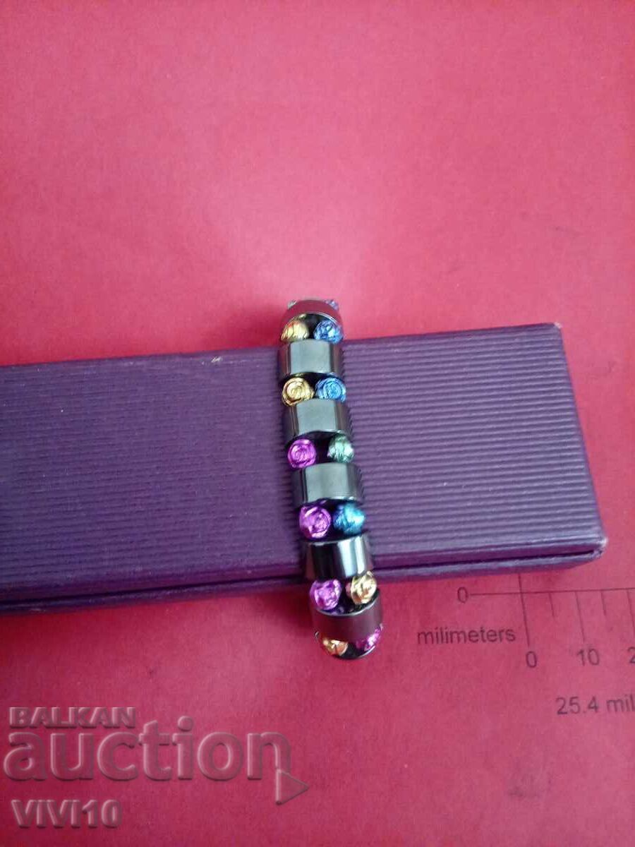 Υπέροχο βραχιόλι, αιματίτης και τριαντάφυλλα με τιμή 20.00 BGN | € 10.23