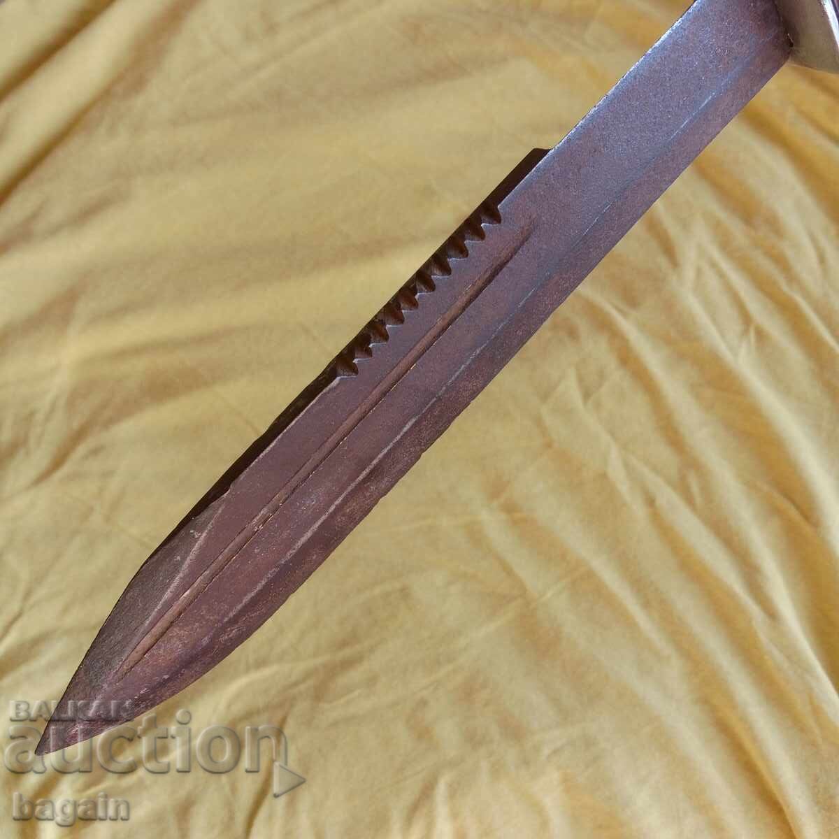 Military Knife with price 600.00 BGN | € 306.78