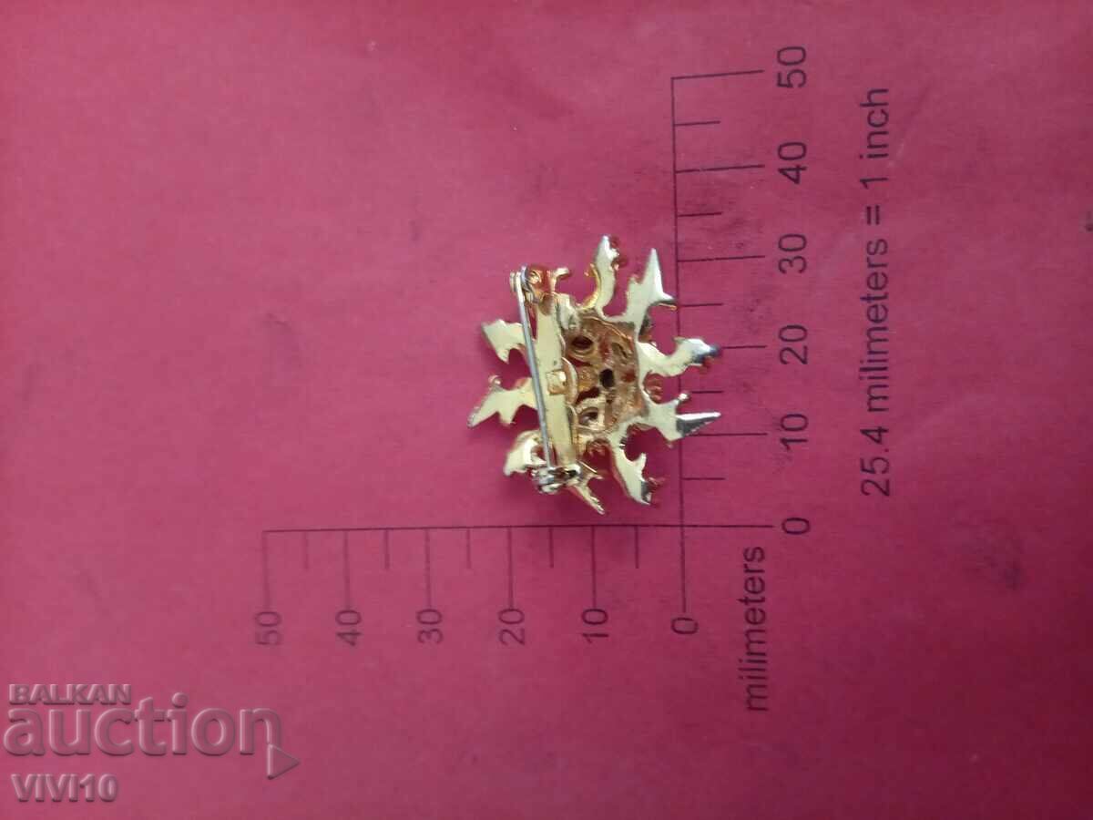 Antique brooch with stones with price € 10.00 | 19.56 BGN