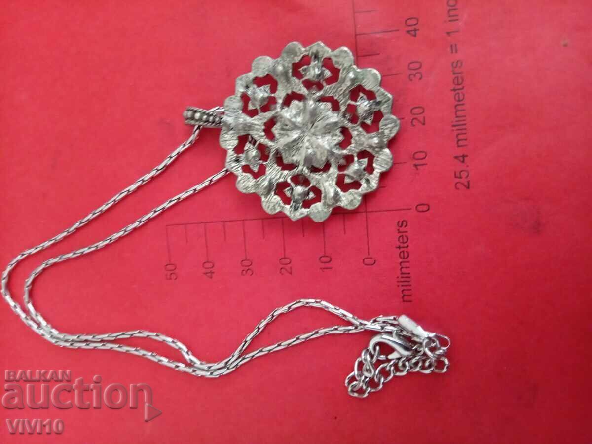 Αρχαίο κολιέ με σμάλτο με τιμή € 20.00 | 39.12 BGN