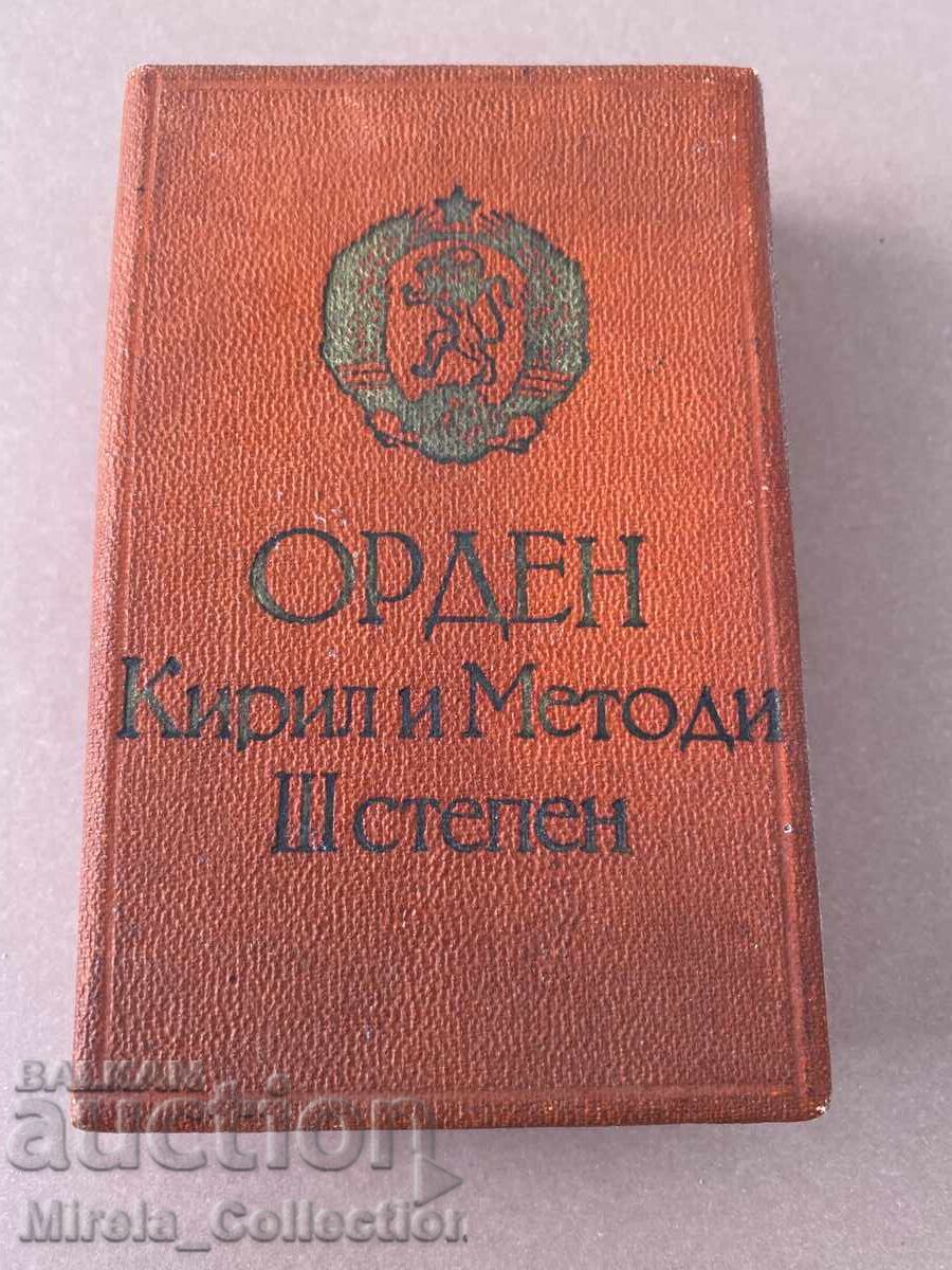 Licitație Cutie pentru ordinul Chiril și Metodiu, gradul 3, R.P. Bulgaria Licitație Cutie pentru ordinul Chiril și Metodiu, gradul 3, R.P. Bulgaria