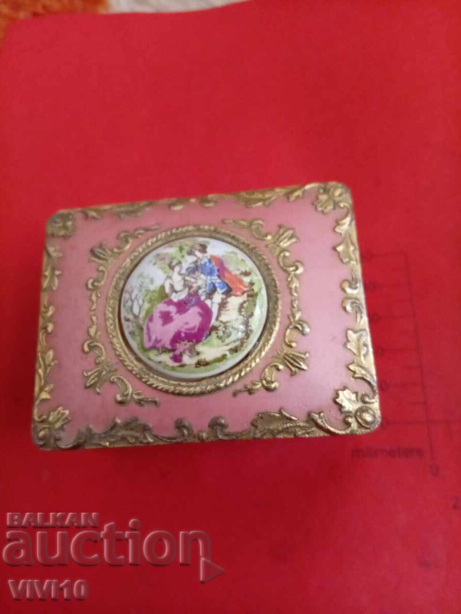 Antique jewelry box, bronze, gilding with price 120.00 BGN | € 61.36 Antique jewelry box, bronze, gilding with price 120.00 BGN | € 61.36