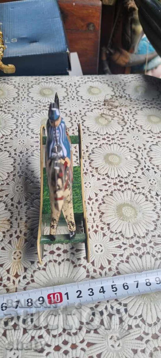 Доставка на Ламарина играчка Доставка на Ламарина играчка