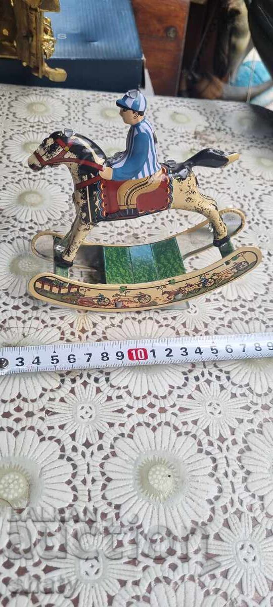 Ламарина играчка Ламарина играчка