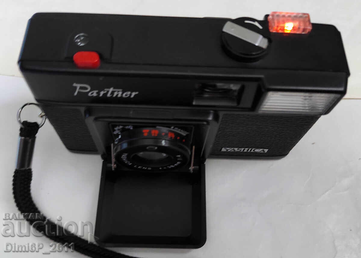 Yashica Partner 35mm Camera - 5 Yashica Partner 35mm Camera - 5