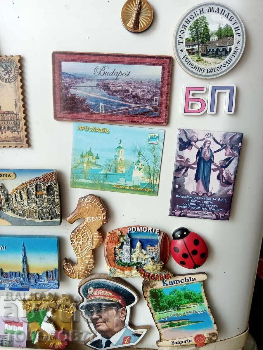 Auction Collection of refrigerator magnets Auction Collection of refrigerator magnets