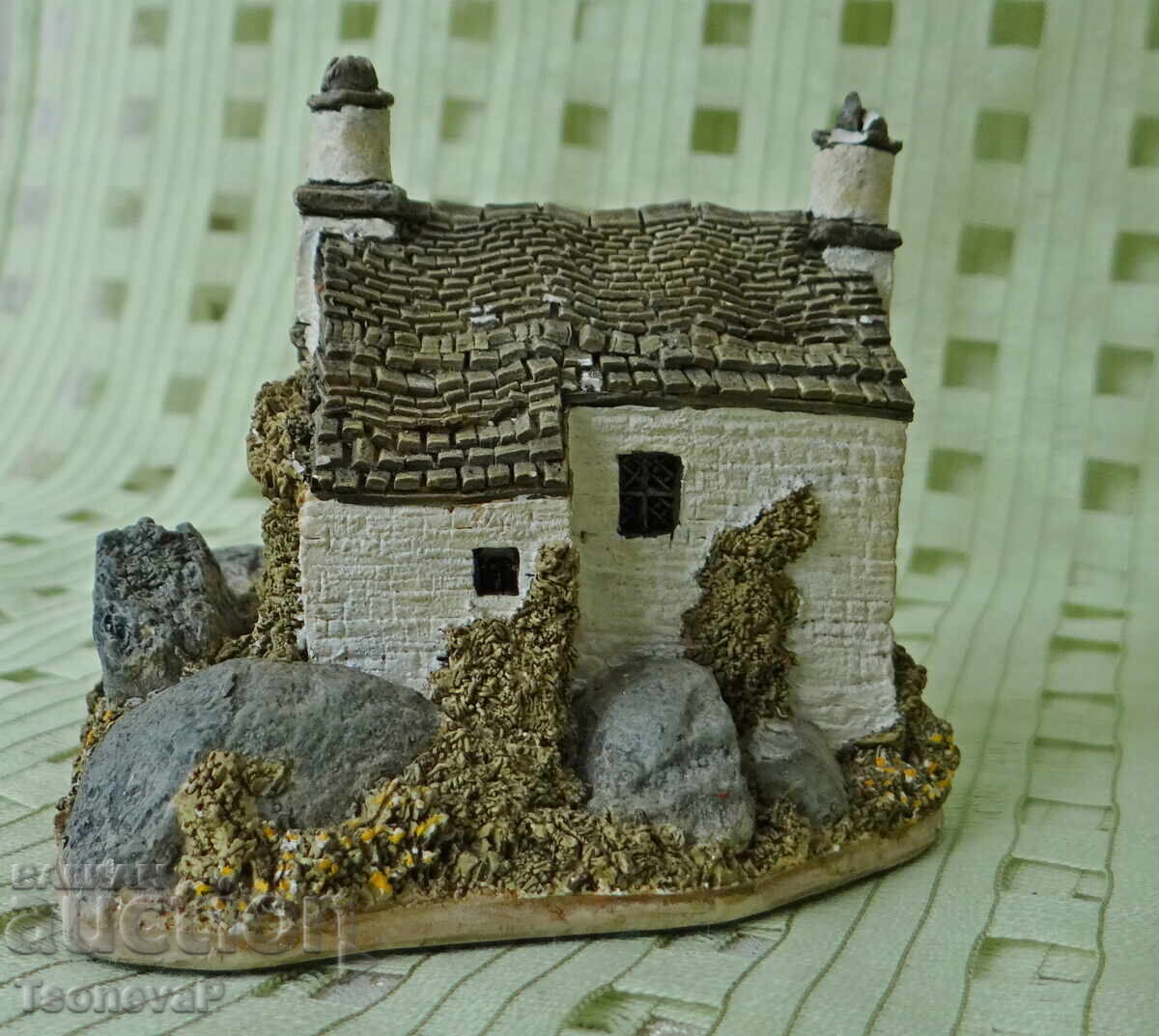 Auction Collectible Stoney Beck Cottage by Lilliput Lane Auction Collectible Stoney Beck Cottage by Lilliput Lane
