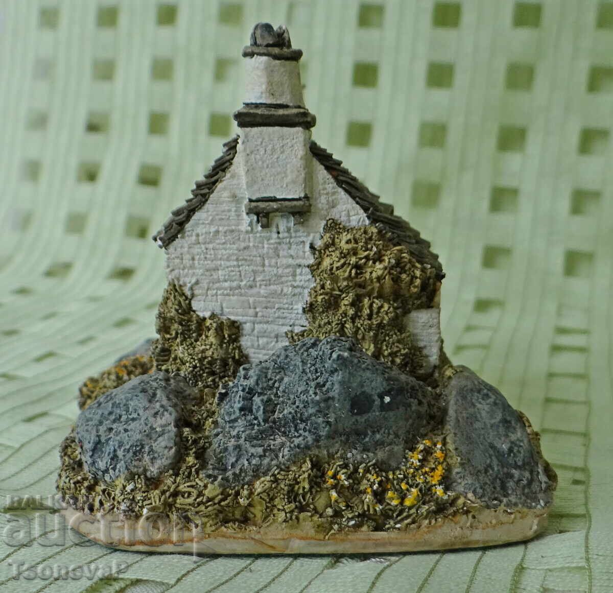 Delivery of Collectible Stoney Beck Cottage by Lilliput Lane Delivery of Collectible Stoney Beck Cottage by Lilliput Lane