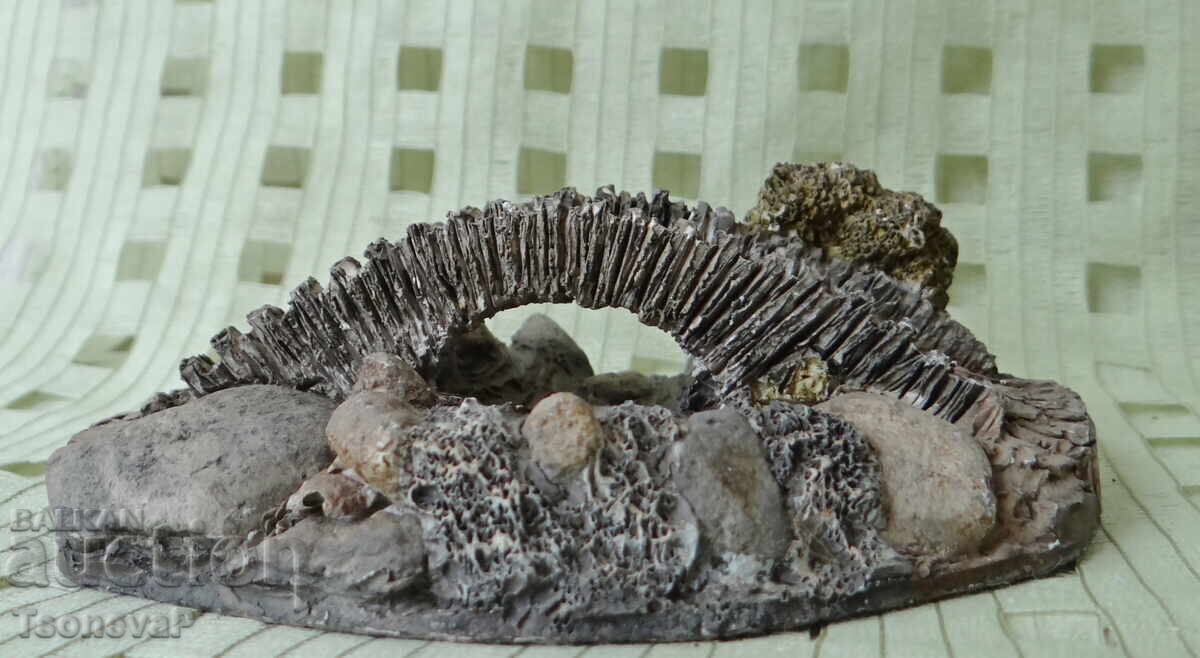 Auction Collectible Figurine: Packhorse Bridge by Lilliput Lane Auction Collectible Figurine: Packhorse Bridge by Lilliput Lane