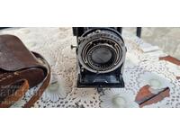 Un aparat foto Kodak vechi