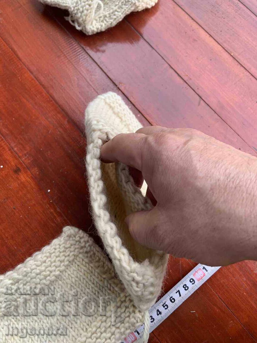 Licitație TERLICI, PAPUCI, CIORAPI, CĂLCUȚE, Ciorapi tricotate manual din lână NOI