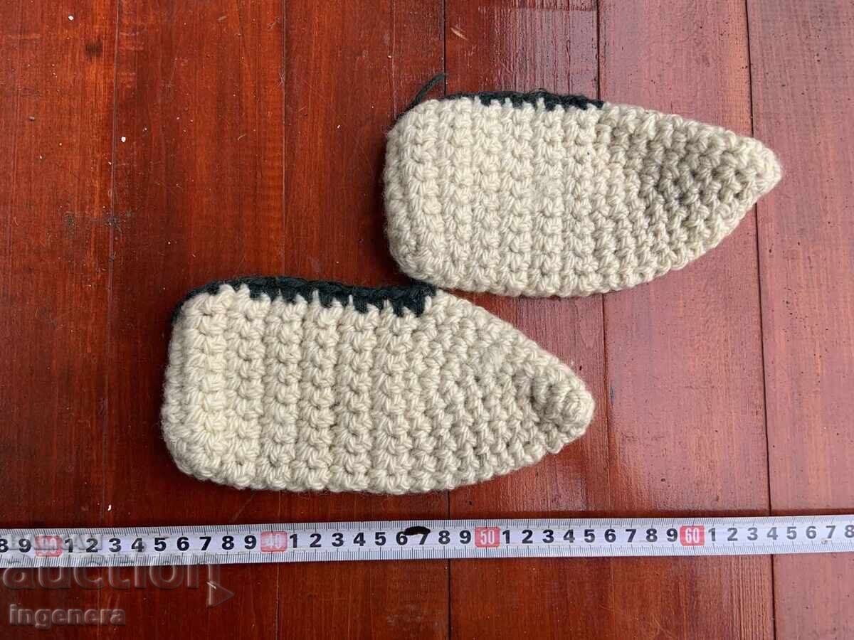 TERLICI, PAPUCI, CIORAPI, CĂLCUȚE, Ciorapi tricotate manual din lână NOI cu preț 12.00 BGN | € 6.14