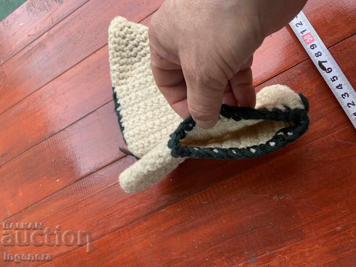 Licitație TERLICI, PAPUCI, CIORAPI, CĂLCUȚE, Ciorapi tricotate manual din lână NOI