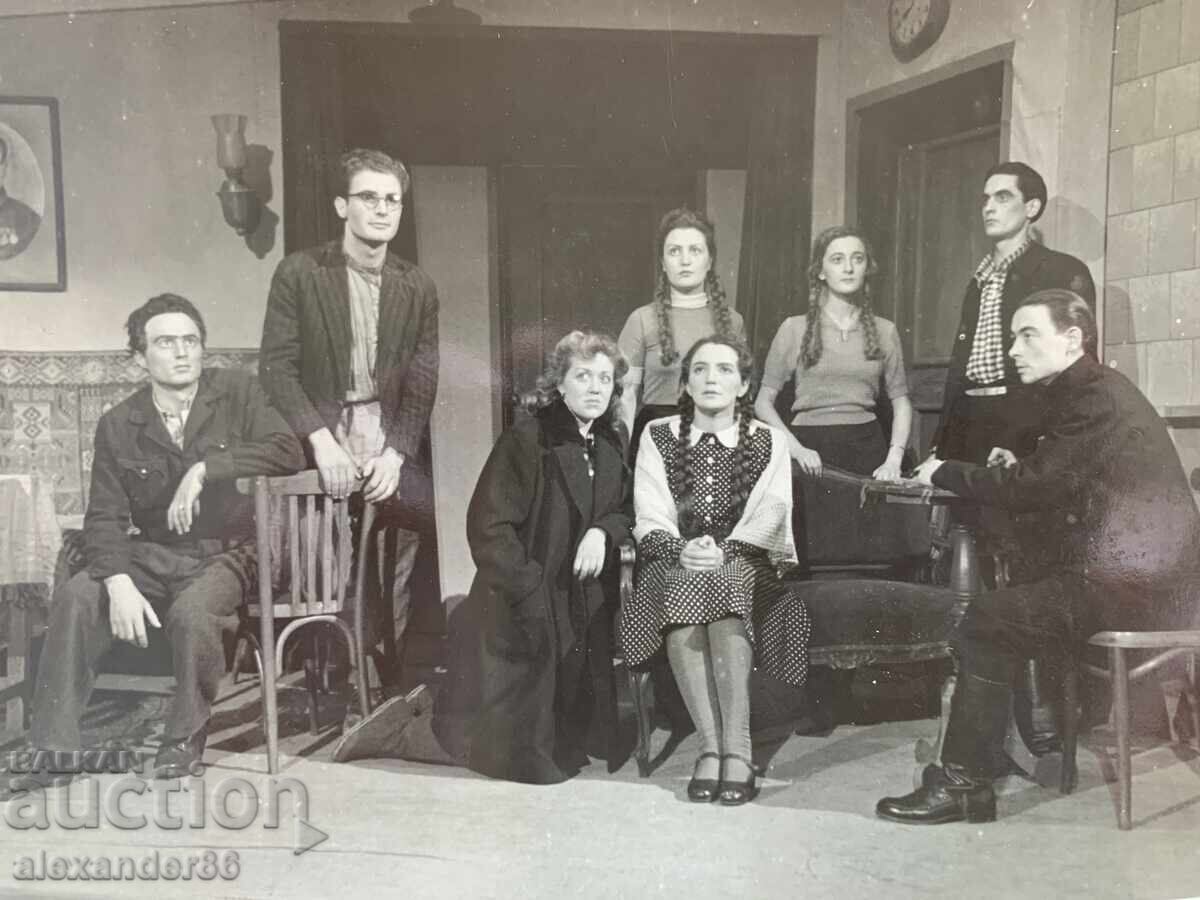 Βασίλ Κίρκοφ "Νεαρή Φρουρά" στον ρόλο του Ζεμνούχοφ 1947 με τιμή 7.00 BGN | € 3.58