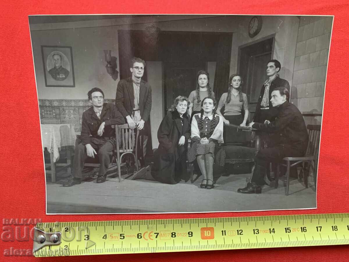 Δημοπρασία Βασίλ Κίρκοφ "Νεαρή Φρουρά" στον ρόλο του Ζεμνούχοφ 1947