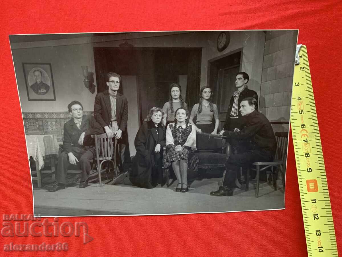 Παράδοση Βασίλ Κίρκοφ "Νεαρή Φρουρά" στον ρόλο του Ζεμνούχοφ 1947