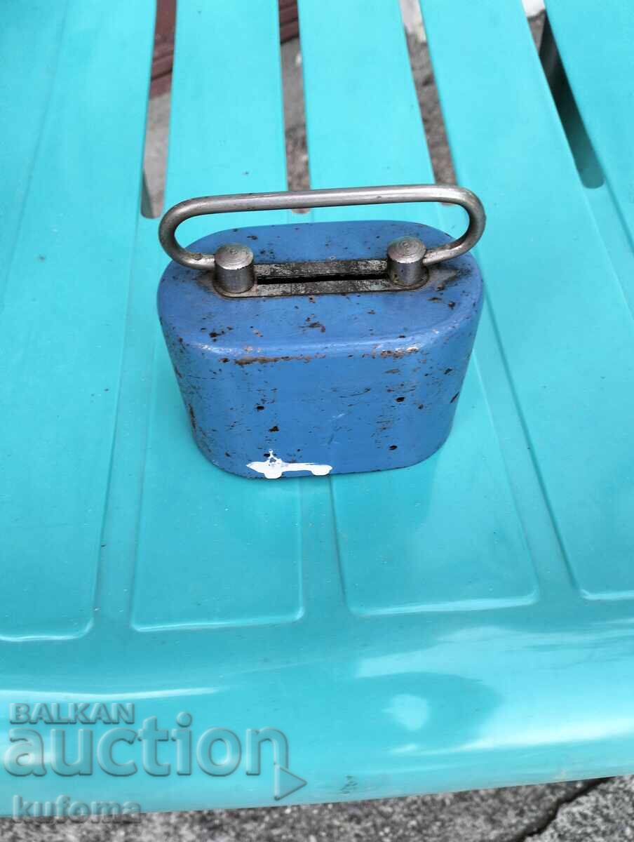 Old metal piggy bank with price 14.99 BGN | € 7.66