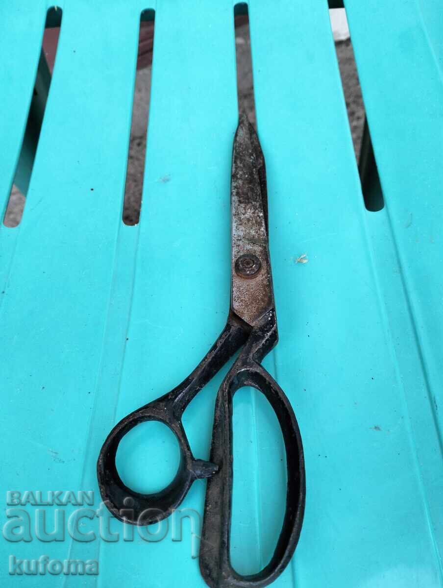 Old tailor's scissors with price 9.99 BGN | € 5.11