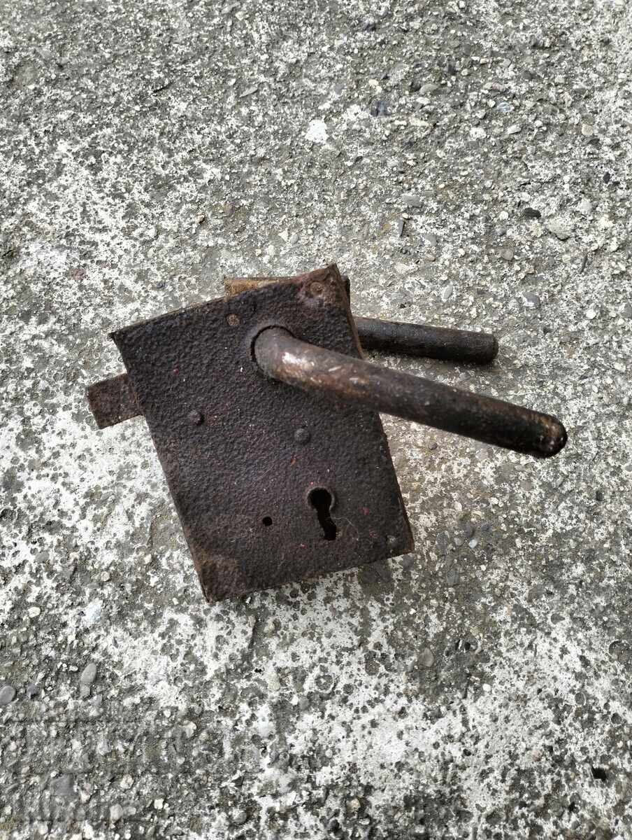 Broască veche cu mâner cu preț 19.99 BGN | € 10.22 Broască veche cu mâner cu preț 19.99 BGN | € 10.22