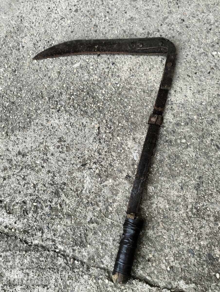 Παλιά πτυσσόμενη δρεπάνι για χόρτο