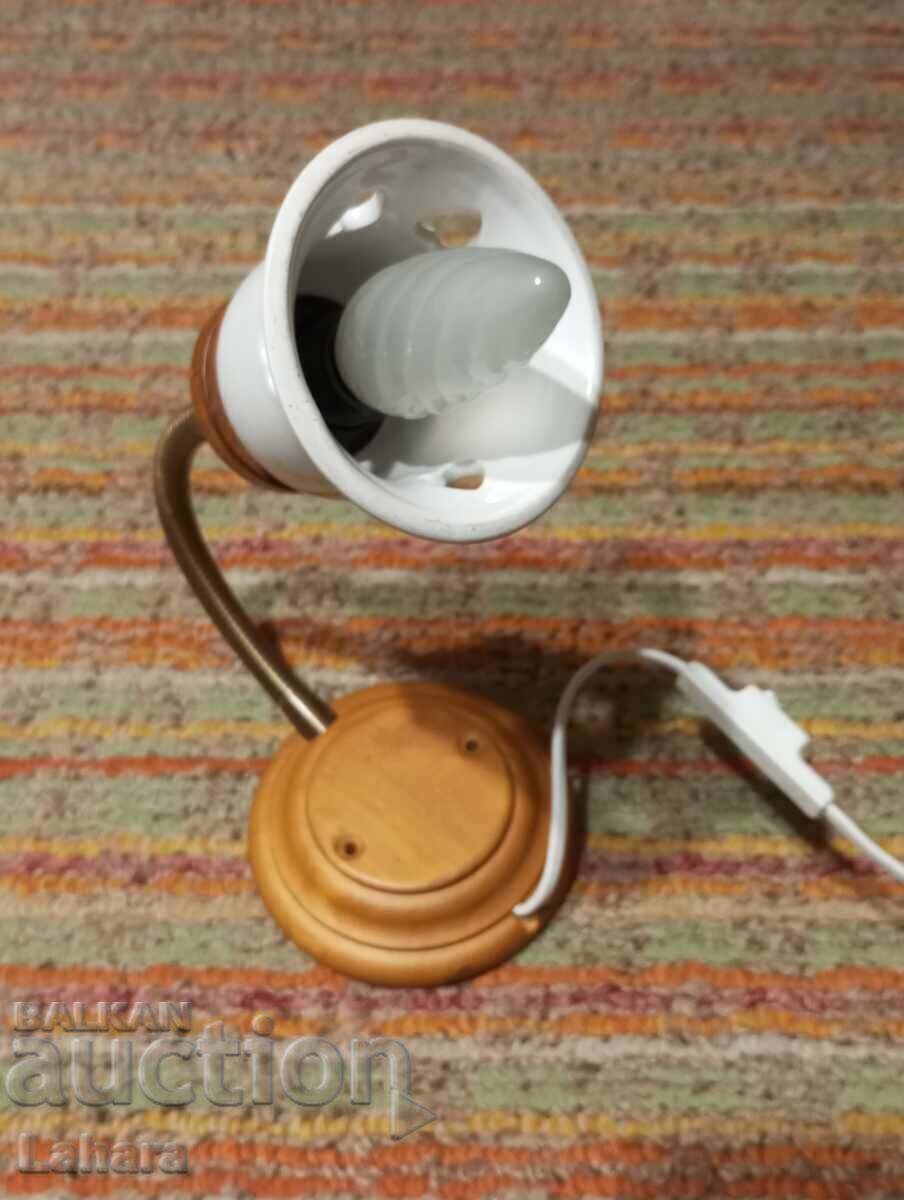 Όμορφη λάμπα για επιτοίχια τοποθέτηση με τιμή 22.00 BGN | € 11.25