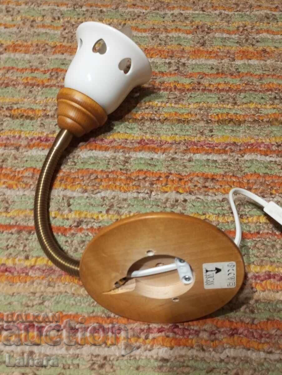 Παράδοση Όμορφη λάμπα για επιτοίχια τοποθέτηση