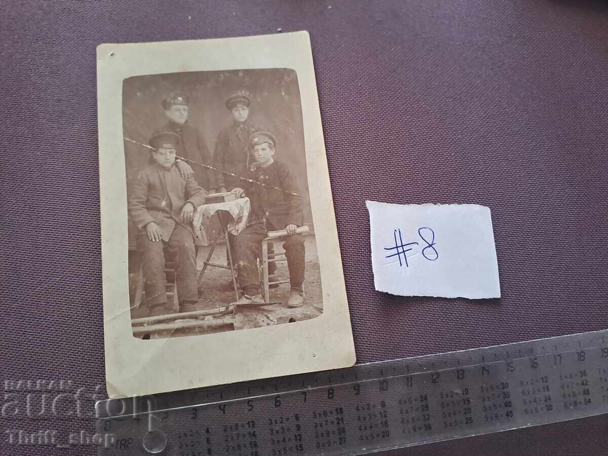 Ευχετήρια κάρτα/Φωτογραφία - Νέοι σε στολή Ευχετήρια κάρτα/Φωτογραφία - Νέοι σε στολή